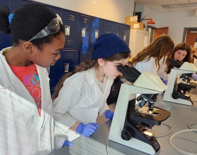 Home-schooled students experience labs at Midwestern University.